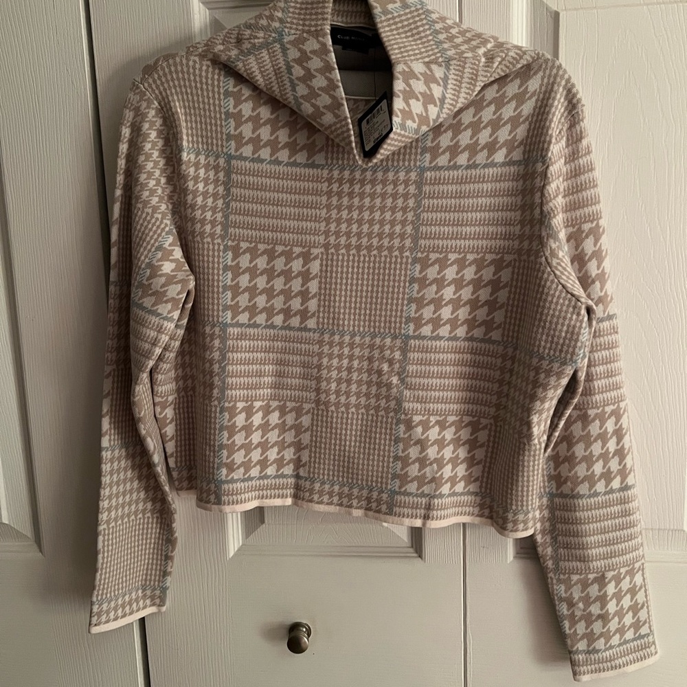 Beige and White Houndstooth Women's Sweater